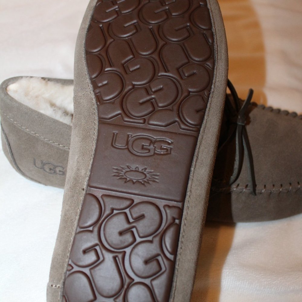 NEW UGG MEN'S SUEDE SHEARLING SLIP ON TIE SLIPPERS FAWN BROWN TAN 12 - Picture 7 of 7